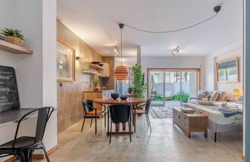 Leixões Apartment | HostWise – Modern Flat w/Terrace | Near the Beach