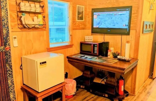 Otto Cabin | Hot Breakfast in forest mountain cabin