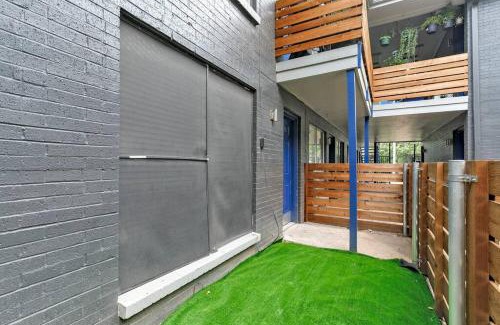 Central Arlington House | Hot Location Only 2 Min Walk To AT&T Stadium Sleeps 8 FREE Parking