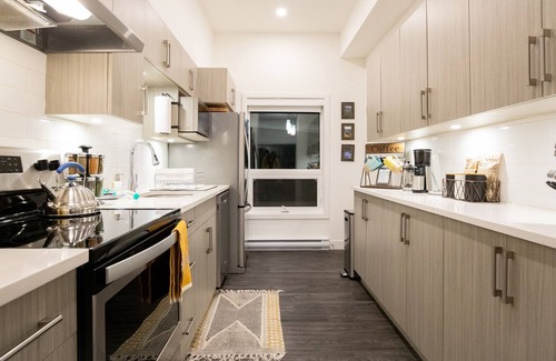 Revelstoke Condo | Hot Tub, 3 min to Resort, Fully Stocked Kitchen Complimentary Local Coffee