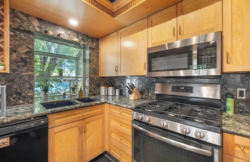 Coeur d'Alene House | Hot Tub 4BR Retreat near Downtown CDA