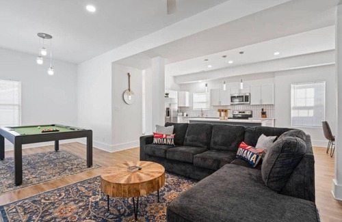 Indianapolis House | Hot Tub | 9 beds | Pet Friendly