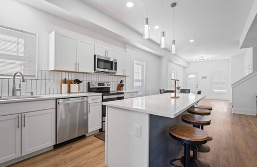 Indianapolis House | Hot Tub | 9 beds | Pet Friendly