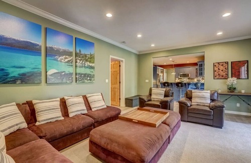 Tahoe Paradise House | Hot tub + Air Hockey + Foosball