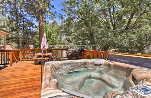 Big Bear House | Hot Tub and Deck Big Bear Gem Near Resorts!