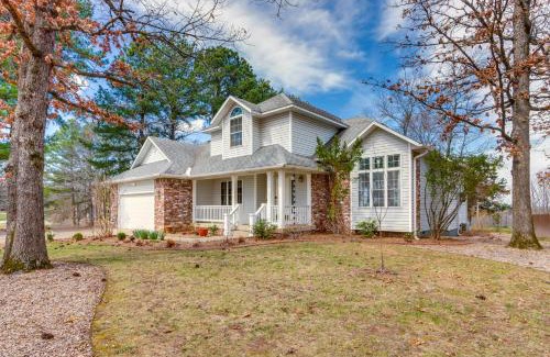 Eureka Springs House | Hot Tub and Deck Holiday Island Fairway Estate