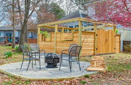 Eureka Springs House | Hot Tub and Deck Holiday Island Fairway Estate