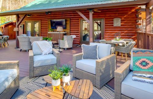 Murphy House | Hot Tub and Fire Pit Fall Family Retreat in Murphy!