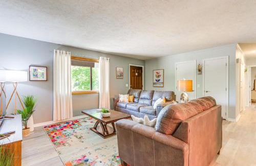 Eureka Springs House | Hot Tub and Fire Pit Holiday Island Getaway!
