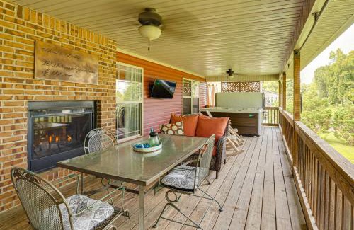 Cookeville House | Hot Tub and Scenic Deck! Spacious Cookeville Retreat