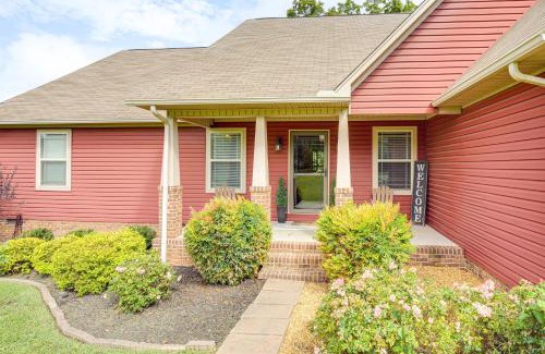 Cookeville House | Hot Tub and Scenic Deck! Spacious Cookeville Retreat