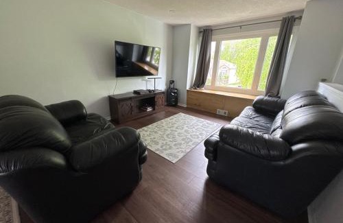 Innisfil House | Hot Tub BANYA Sauna True Cottage experience