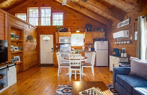 Sautee Nacoochee Cabin | Hot Tub Cabin Outdoor TV 6 Mi from Helen