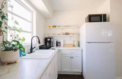 Gulf Gate Estates House | Hot Tub Cottage Minutes from Siesta Beach