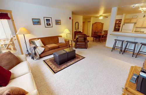 Frisco Condo | Hot Tub! Deck, Garage. Walk/Drive to Trails, Dining, Shops, Marina, Events
