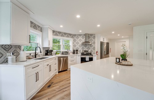 Jasper House | Hot Tub, Decks & 2 Kitchens: Mtn-View Jasper Gem!