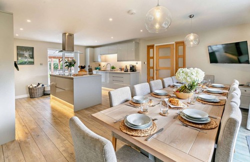 Relubbus House | Hot Tub, family and pet friendly home with games room
