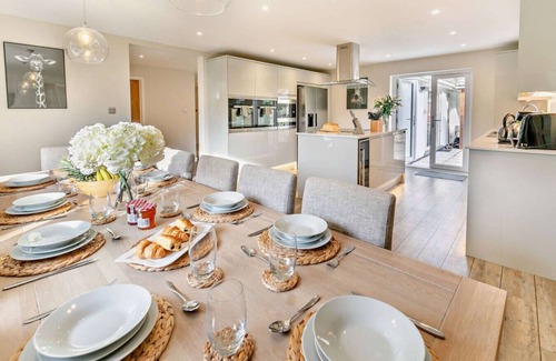 Relubbus House | Hot Tub, family and pet friendly home with games room