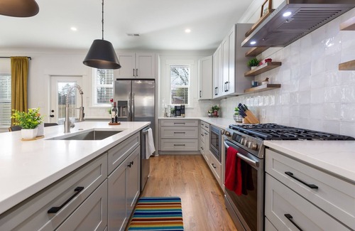 Charlotte House | Hot Tub Fire Pit Chef’s Kitchen Near Uptown