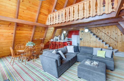 Red Lodge Cabin | Hot Tub + Fire Pit: Cozy Cabin in Red Lodge!