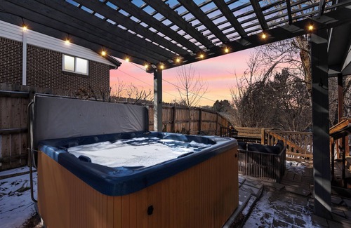 Highlands House | Hot tub-Fire pit-Huge Yard-Games-3mi to Olde Town Arvada-20min to Den/Red Rocks