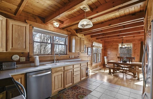 Laurel Lakes Cabin | Hot Tub & Fire Pit, Quiet Retreat