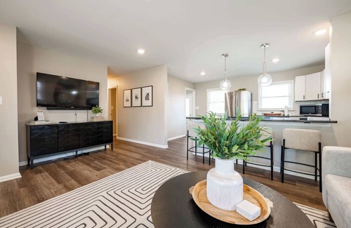 Speedway House | Hot Tub - Fire Pit - Shuffleboard - Walk to Track