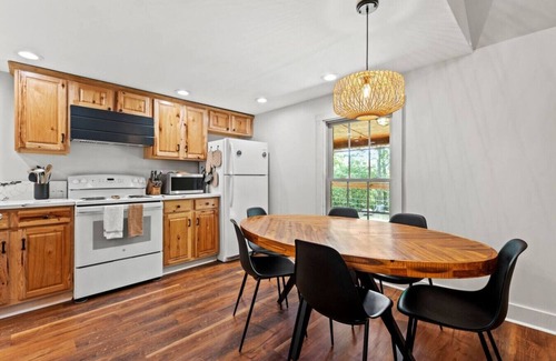 Stanton Apartment | Hot Tub - Furnace Mountain Retreat - #RRG!