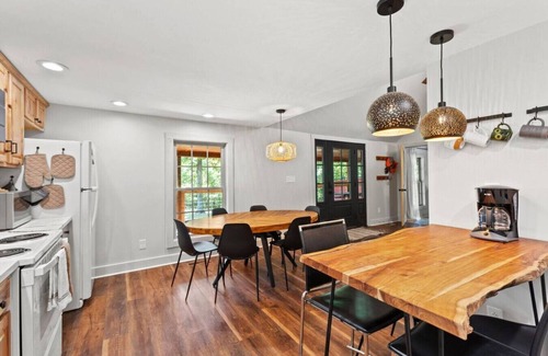 Stanton Apartment | Hot Tub - Furnace Mountain Retreat - #RRG!
