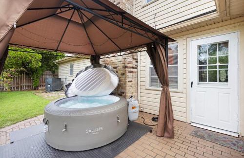 Ponderosa Forest House | Hot tub, Game and Movie Room ,15 Min to IAH Airport