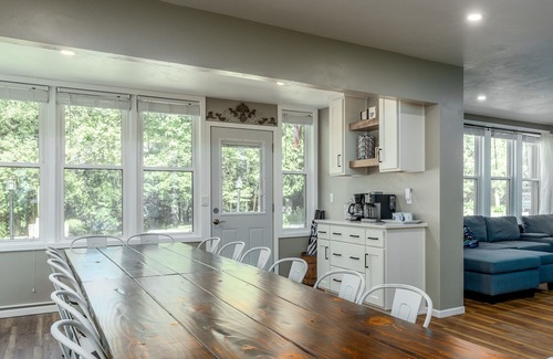 Ephraim House | Hot Tub, Game RM, Woodsy! Newly Renovated!