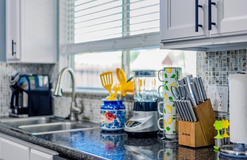 West San Antonio House | HOT-TUB, Game Room & BBQ by Lackland AFB & SeaWorld