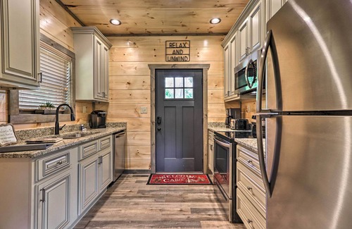 Chalet Village North Cabin | Hot Tub, Game Room, Decks: Cabin in Gatlinburg