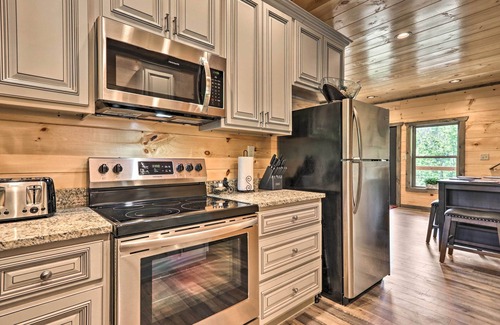 Chalet Village North Cabin | Hot Tub, Game Room, Decks: Cabin in Gatlinburg