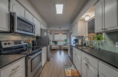 North San Antonio - SAT House | Hot Tub, Game Room, Firepit, 7 mins > SAT Airport!