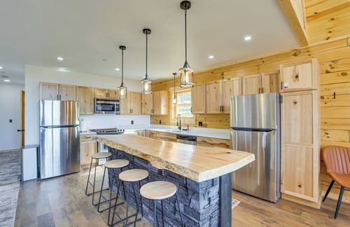 McHenry Cabin | Hot Tub + Game Room: Mtn Cabin in Deep Creek Lake