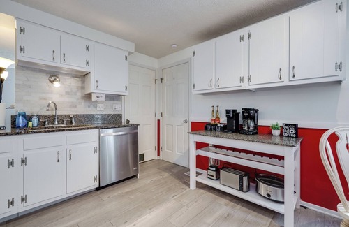 Riverside House | Hot Tub | Game Room | Near WPAFB & USAF Museum