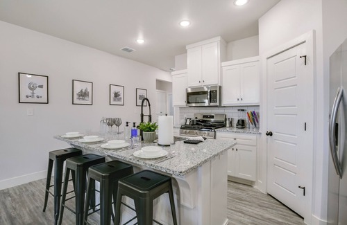 Lubbock Cottage | Hot Tub & Game Room: 'raider Resort' in Lubbock
