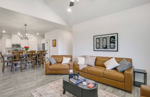 Lubbock Cottage | Hot Tub & Game Room: 'raider Resort' in Lubbock