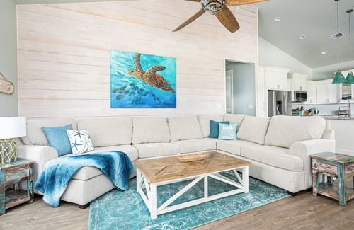 Port Bolivar House | Hot Tub, Gulf & Beach Views, Tiki Bar, Grill, Games, Dogs