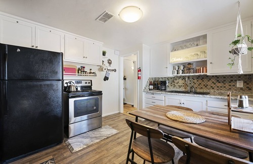 Glendale House | Hot Tub, Hammocks, Fenced Yard, & BBQ! Perfect Location Near Airport & Downtown!