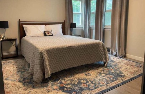 Philipsburg House | Hot Tub Haven - Only 2 Blocks To Candy Shop or Philipsburg Brewery!