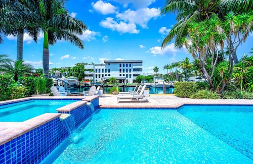 Nurmi Isles House | Hot Tub & Heated Pool! Waterfront+1 Mile To Beach!