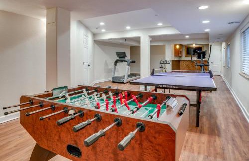 Aurora House | Hot Tub, Home Gym, Game Room Spacious Aurora Home