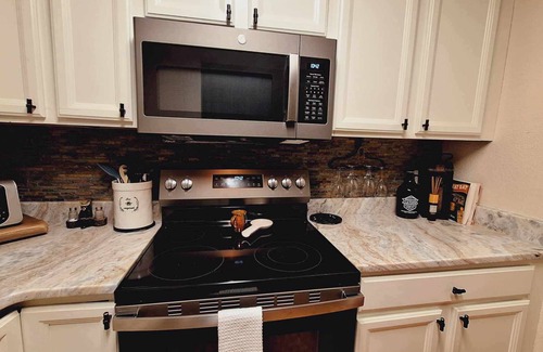 Bryson City Cabin | Hot Tub, Home Gym, SMNP, GSMR, Whitewater Rafting, Polar Express, Fishing