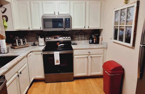 Bryson City Cabin | Hot Tub, Home Gym, SMNP, GSMR, Whitewater Rafting, Polar Express, Fishing