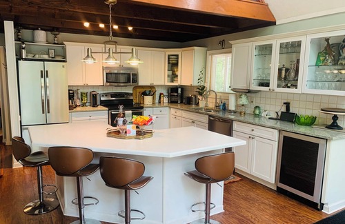 Lake Ariel Ski Chalet | HOT TUB, Lakes, Ski Hill, Golf, Game Room & Endless Foliage, Dog friendly