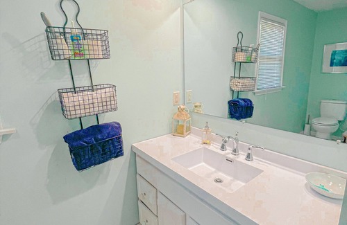 Huron House | HOT TUB! Large 5 Bedroom House: Sleeps 16
