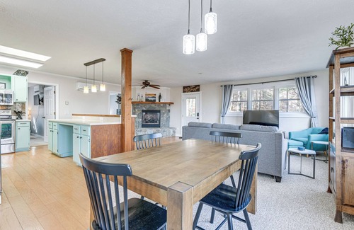 Apple Creek Acres House | Hot Tub & Mountain Views: Waynesville Retreat!