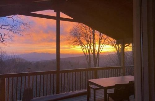 Beech Mountain Ski Chalet | Hot Tub, Panoramic Views, Deck, Firepit